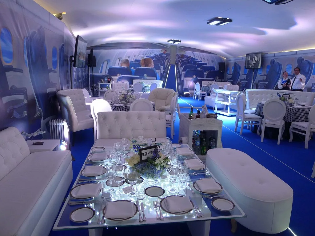 Ambientación para un evento de marca diseñado por ASÍ